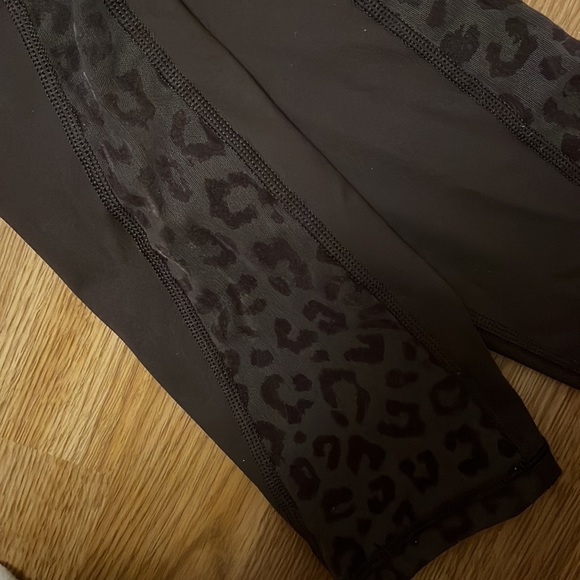 OFFLINE American Eagle Goals High Waisted Leopard Mesh Legging - Picture 7 of 11